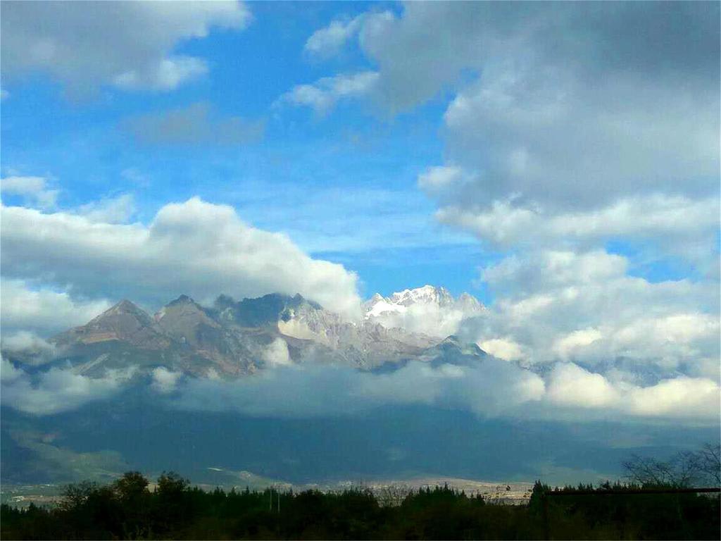 Lijiang Baisha Free Time Designed Hotel Exterior photo