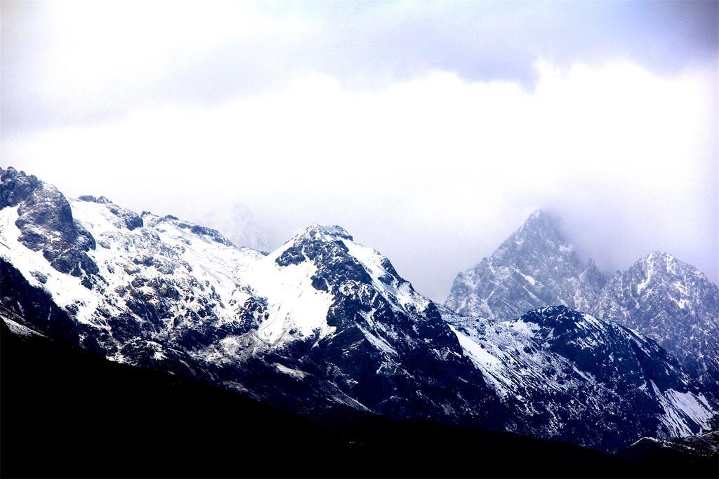 Lijiang Baisha Free Time Designed Hotel Exterior photo