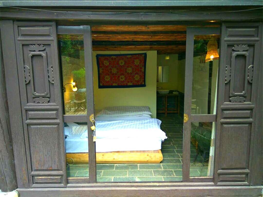 Lijiang Baisha Free Time Designed Hotel Exterior photo
